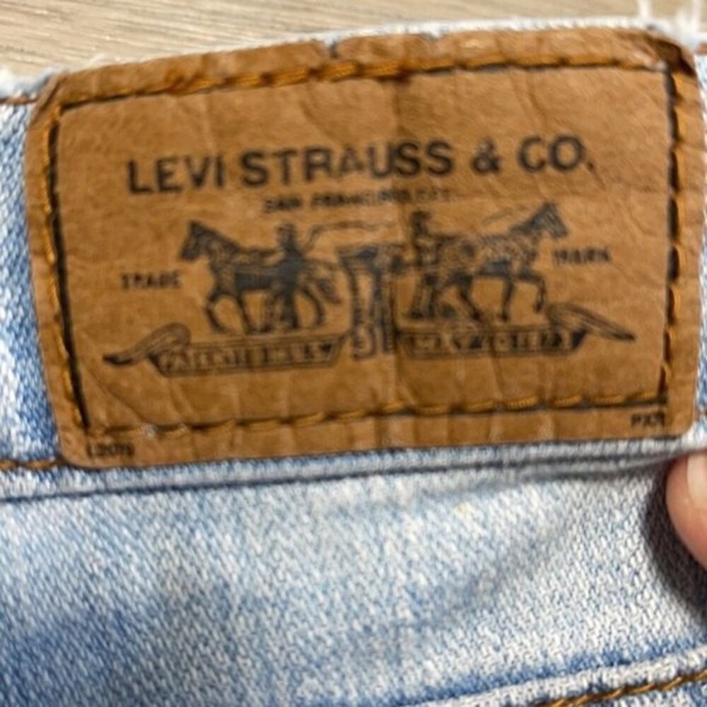 Levi’s Vintage High Rise Denim Shorts Light Wash Size 12 - Picture 7 of 10